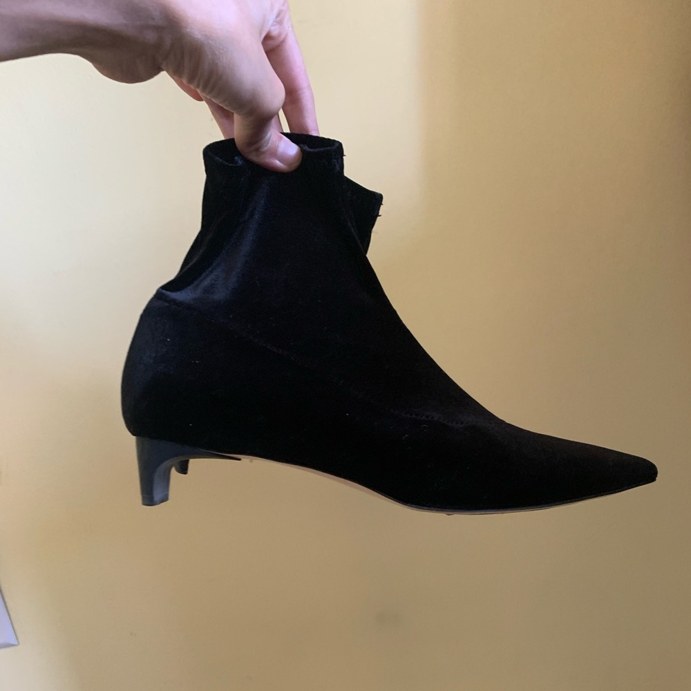 Like new- zara velvet kitten heels